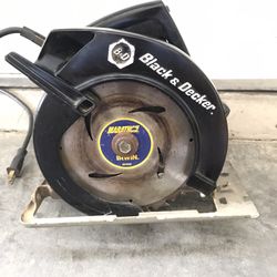 BLACK & DECKER CIRCULAR SAW