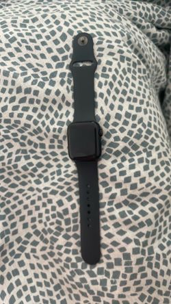 Apple Watch SE with GPS and Cellular