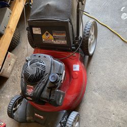 YardMachines 21 Inch Push Mower Runs Great 
