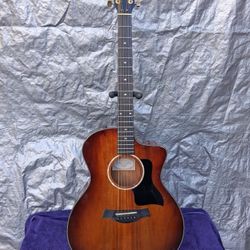 TAYLOR GUITAR 