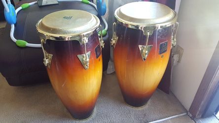 Congas con su base/with stand