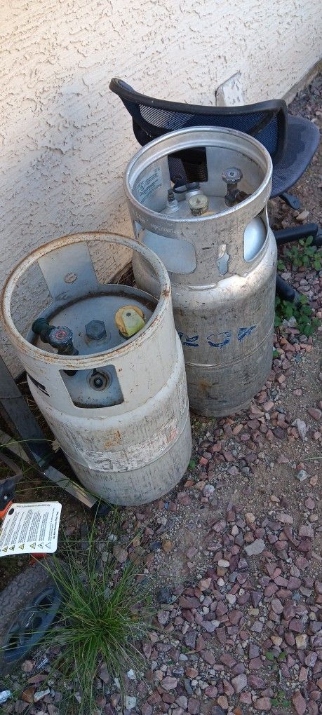 2 RV 7 GAL PROPANE TANKS $60 OBO
