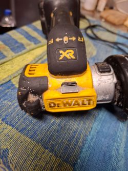 Dewalt cut off tool with charger and 2 20vmax batteries
