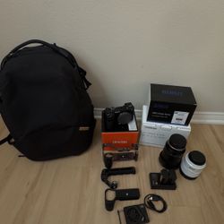 SONY A6700 Creators Bundle (LENSES+ ACCESSORIES)