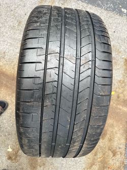 Just 1 tire Runflat Pirelli p-zero 315/35/22 ( We install & balance)