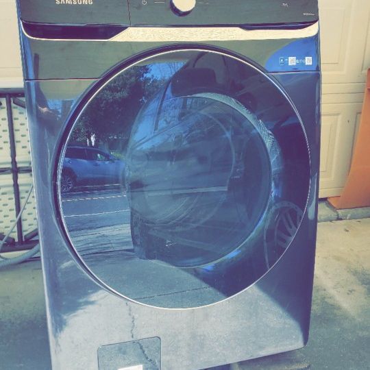 Samsung BRAND NEW WASHER USED ONLY A HANDFUL OF TIMES!! 