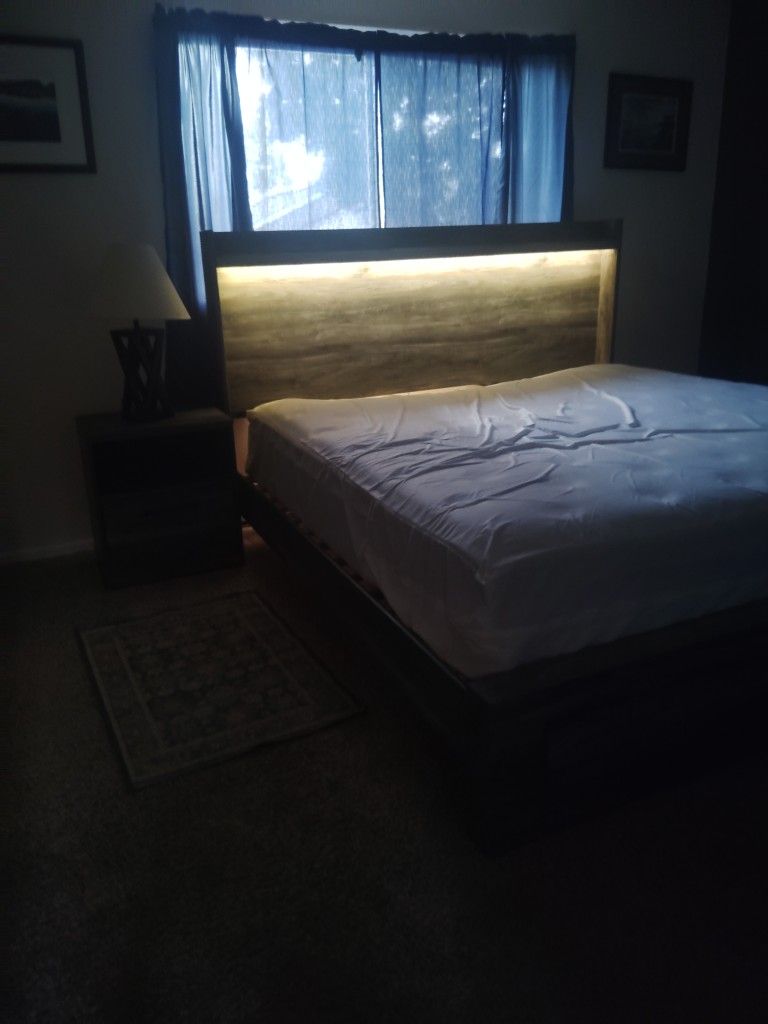 King Size Bed Set With Mattress
