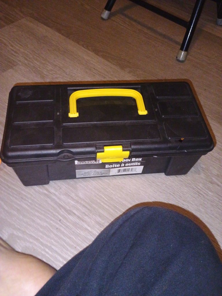 Tool Box 6 Pairs Of Orange Gloves And 1 Pair Of Yellow Protection Gloves 15$