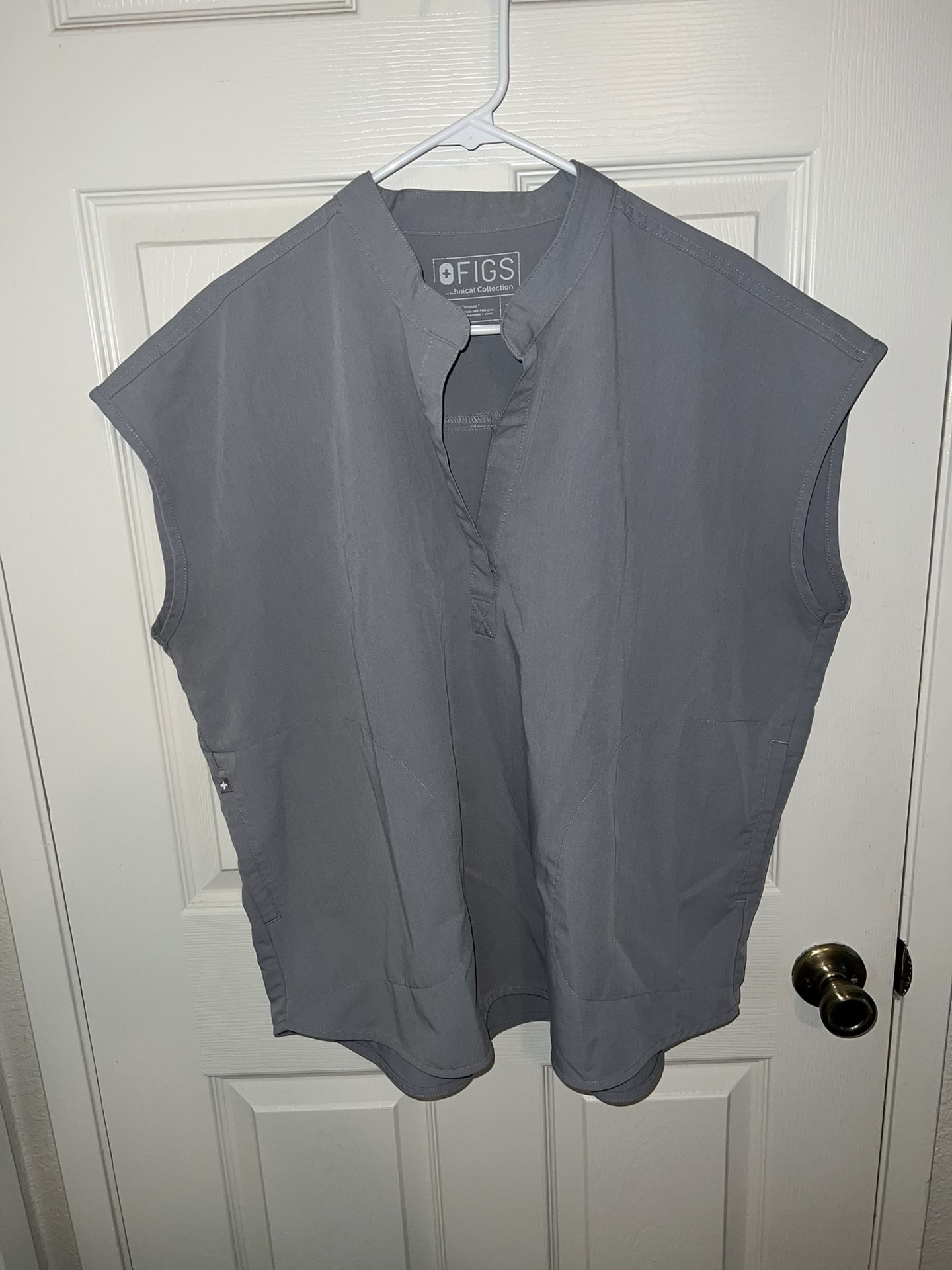 FIGS Womens Size XL Rafaela Oversized Scrub Top Gray “Cement” Color Sleeveless