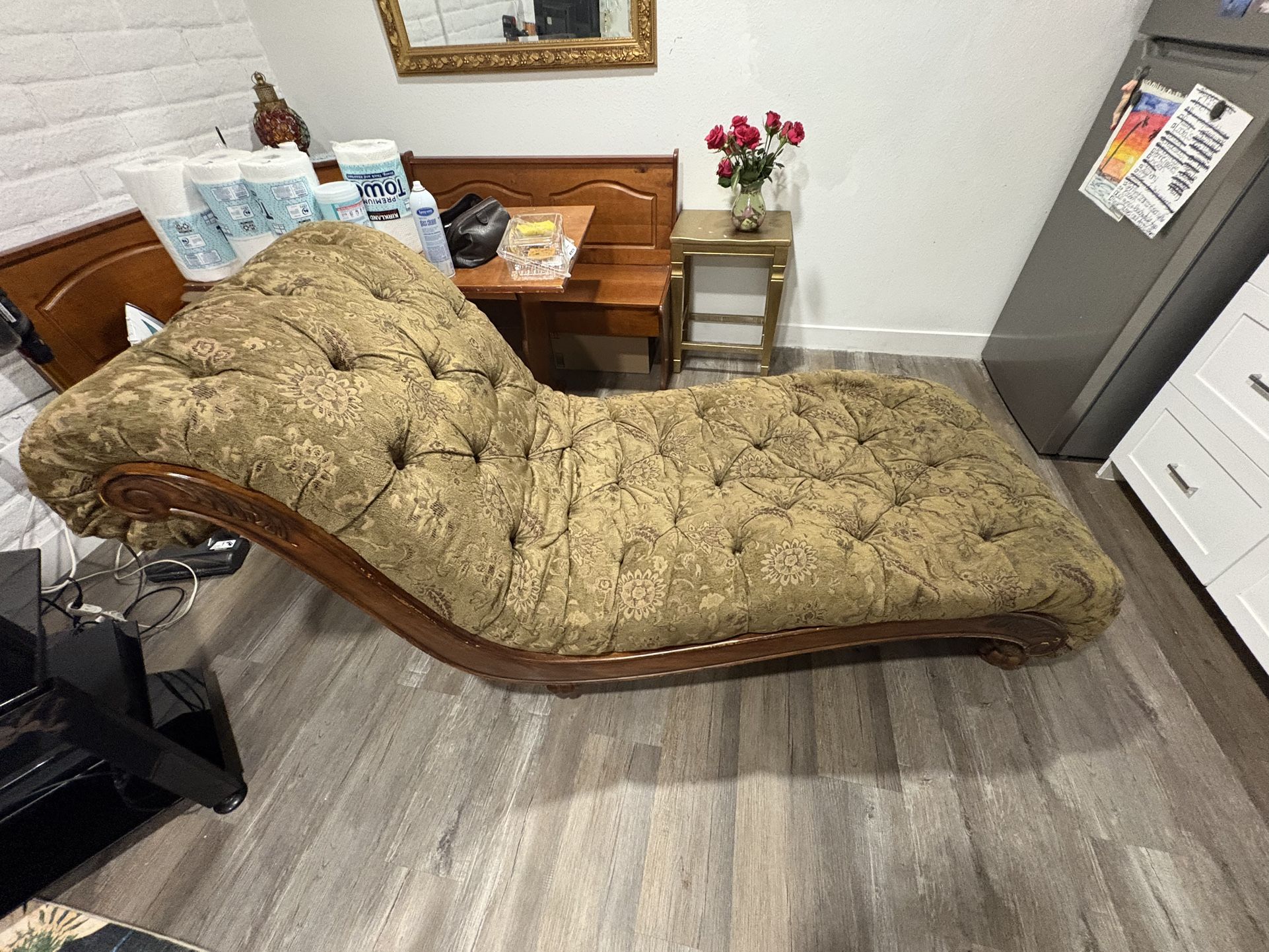 OLIVE 🫒 GREEN CHAISE LOUNGE 