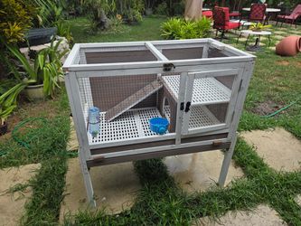 Wooden Rabbit Hutch with Wire Mesh