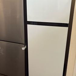 New  L G 10 Cubic Feet  Studio Side 
