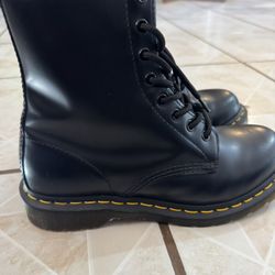 Dr Martens Leather Boots Women Size 8 No Box
