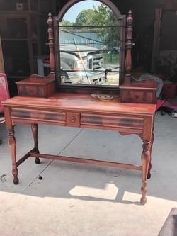 Cira 30's vanity and excellent condition