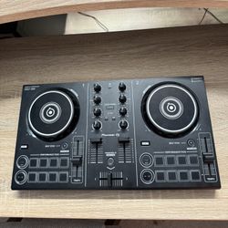 DJ controller | Pioneer DDJ-200
