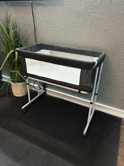 Grey Portable Bedside Bassinet Sleeper
