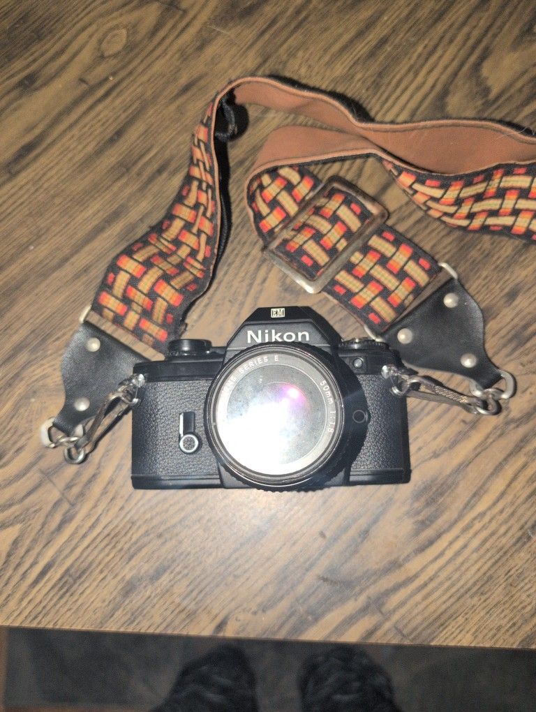 Nikon EM