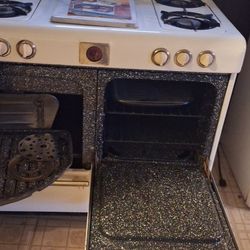 1953 Magic Chef Stove N Broiler 