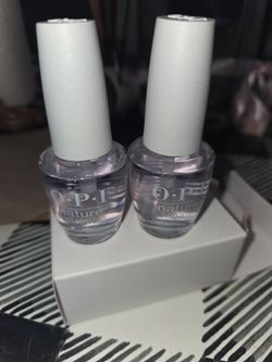 OPI Nature Strong Nail Lacquer, Top Coat, Clear Nail Polish, 0.5 fl oz (box set of 2)
Vegan formula