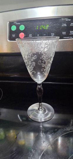 Etched Floral Stemmed Wine Glass