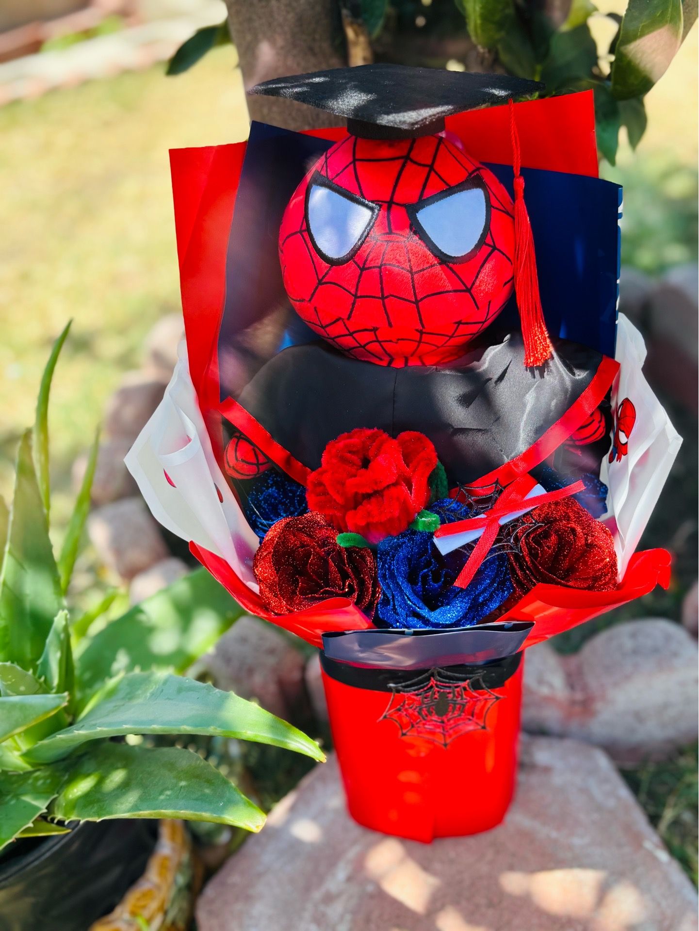 Spider-Man ๐ท๏ธ graduation bouquet ๐