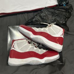 Jordan 11 Cherry Sz11.5