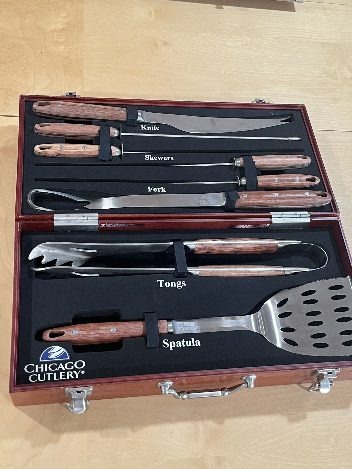 Like New Chicago Cutlery Commercial 8 Piece Barbecue Grill Tool Set With Wood Storage Case
