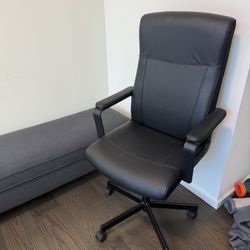 Black Desk Chair