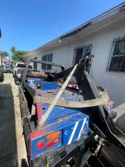 Eagle claw tow system