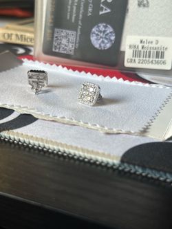 1:1 diamond earrings ( pass tester )