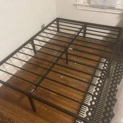 Full Sized Metal Bedframe 