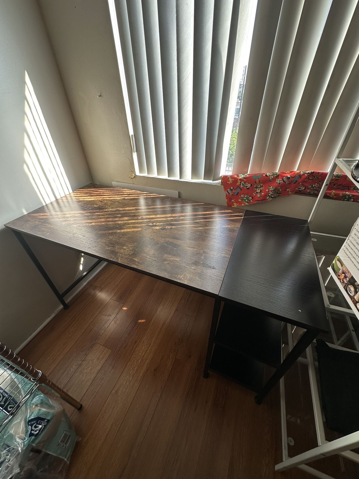 Sturdy Office Desk with Shelves – 4ft 8in Long, Great Condition!
