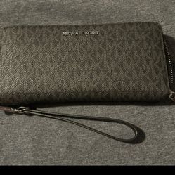 Michael Kors Continental Wallet
