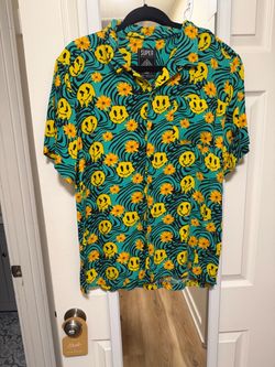 Super Massive Smiley Face Button-Up Shirt Large