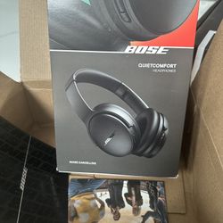 Bose QuietComfort Wireless Over-Ear Active Noise Canceling Headphones (1 Year Warranty )