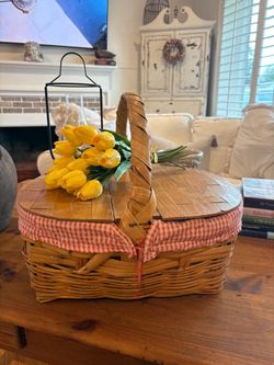 Wicker Picnic Basket with Lid and Handle