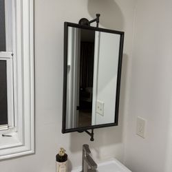 Bathroom mirror 