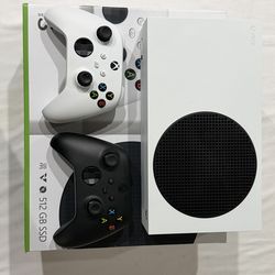 Xbox Series S + 2 Controllers – Like New – Great Deal