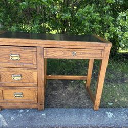 FREE Desk ~ Salem, MA