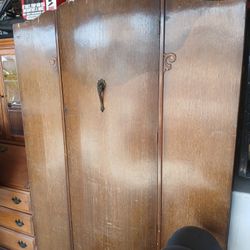 Mid-century Clothes Closet Must Go!