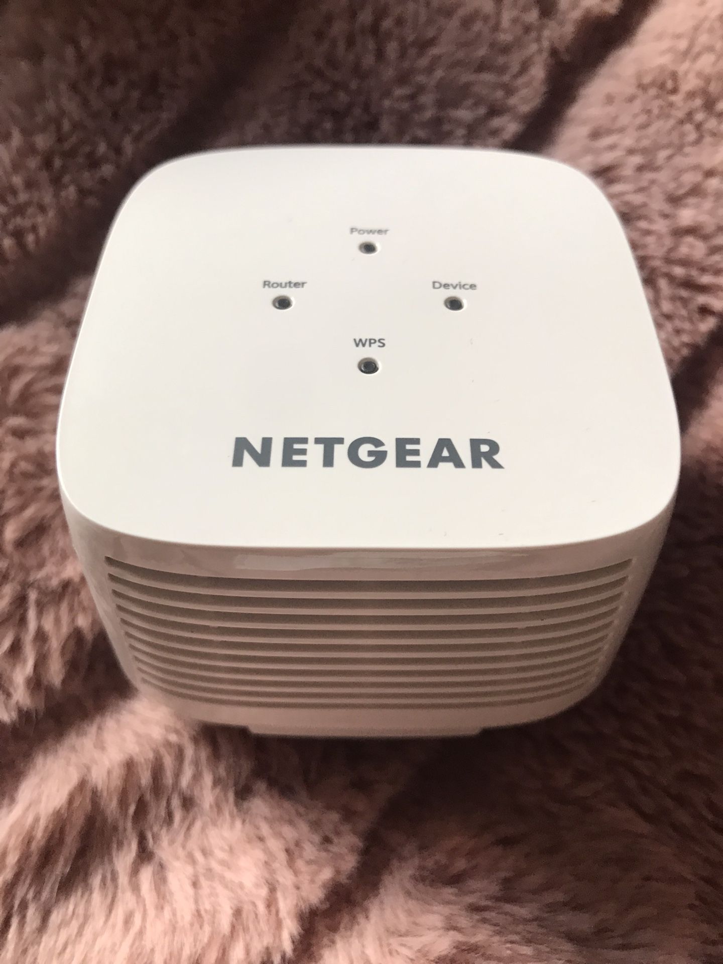 NETGEAR WiFi Range Extender / Internet Booster
