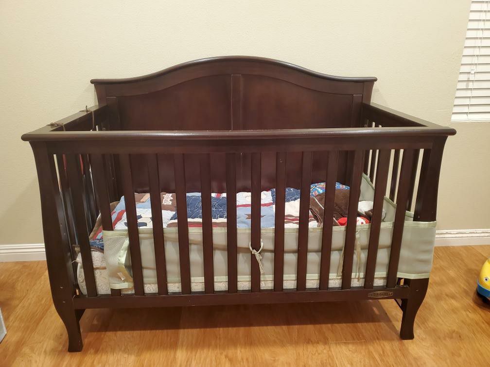 Crib - 3 in 1 Child Craft with Changing Table and baskets