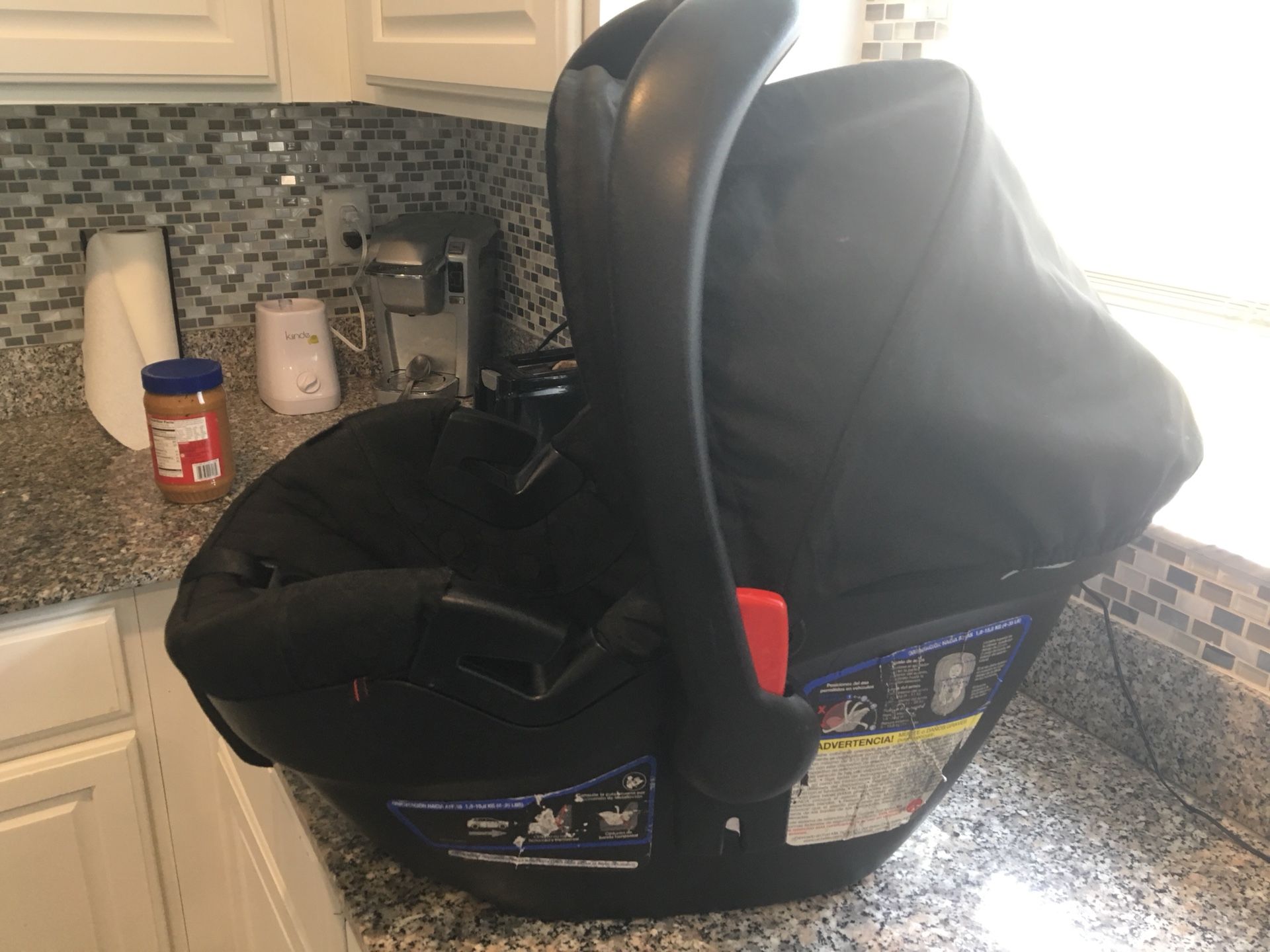 Britax infant Car Seat- Manufacturd Date 2018