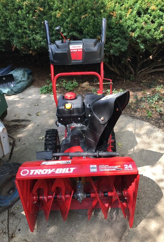 Troy-Bilt Storm 2410 Snow Blower