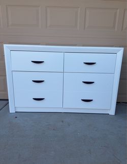White 4 Drawers