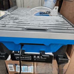 Kobalt Wet Tabletop Sliding Table Tile Saw