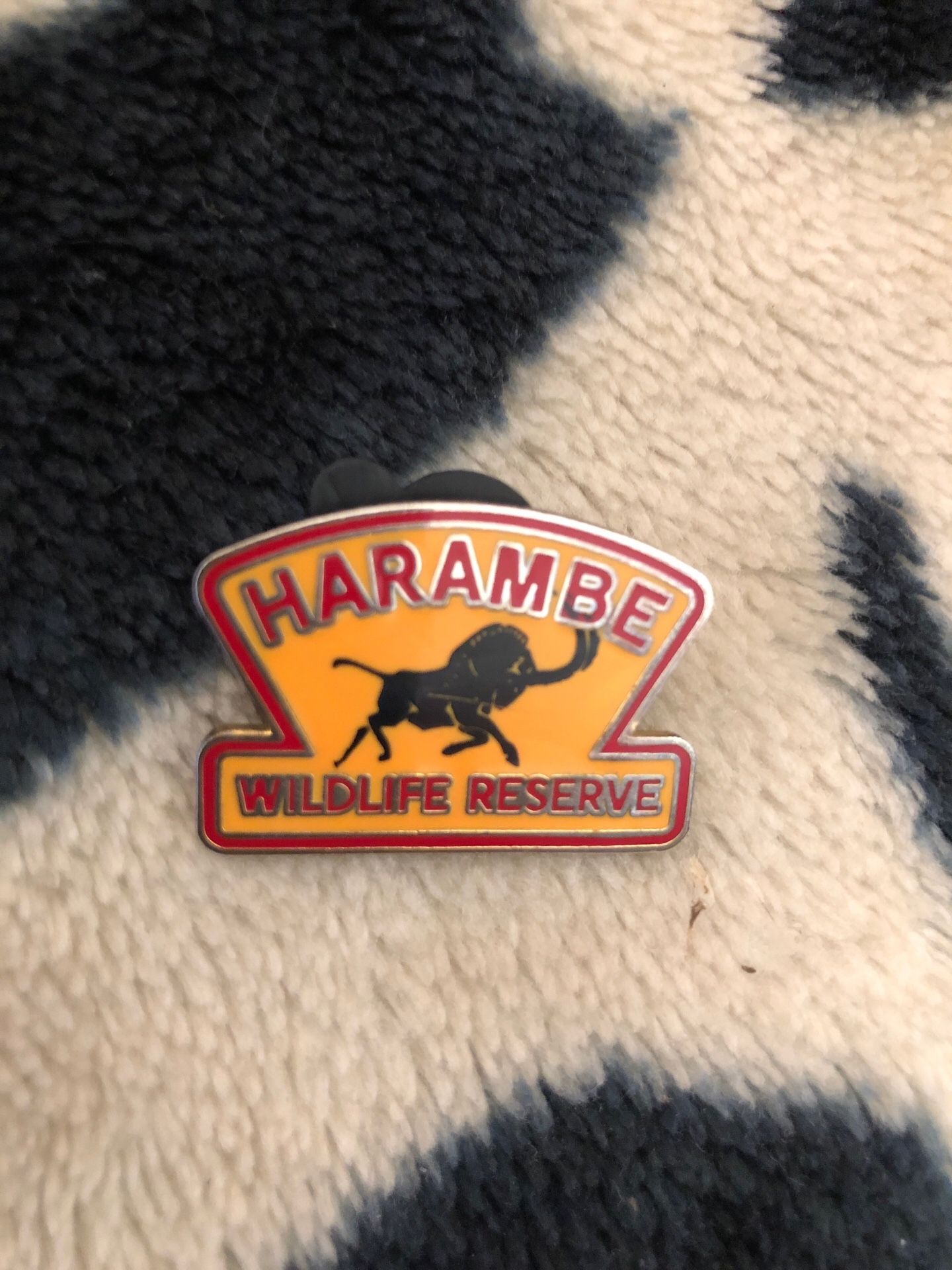 Disney land 2008 Harambe pin