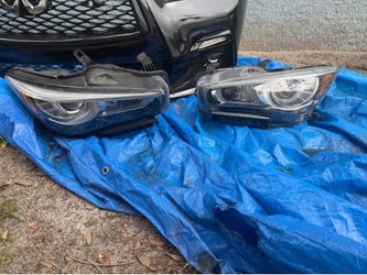 Infiniti OEM Headlight Pair