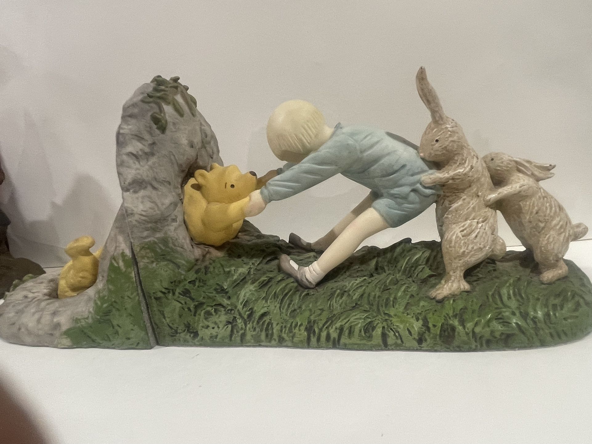 Classic Winnie the Pooh Figurine Christopher Robin Rabbits Charpente Book Ends -