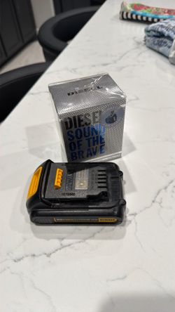 DeWalt 20VMAX Battery & FREE COLOGNE